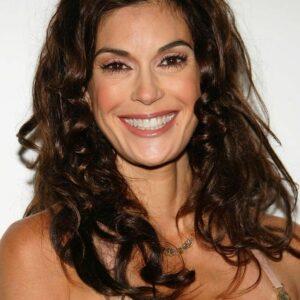 Teri Hatcher at 60: A Fashion Icon Redefining Aging with Confidence"